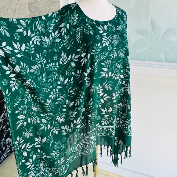 0008/ Dark Green Poncho With Fringed, Breathable Fabric, Lightweight Top - Picture 4 of 8